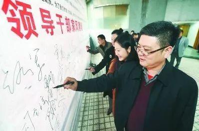 保時捷女車主一巴掌，童所長被免職，被“坑”的丈夫冤不冤？